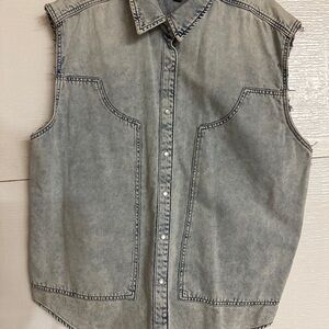 Wild Fable Gray Sleeveless Button Down Shirt